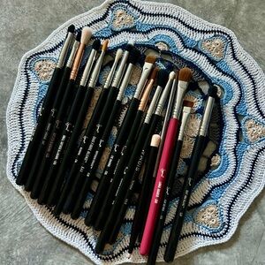 Sigma Beauty Professional Brush Set - Black and Pink